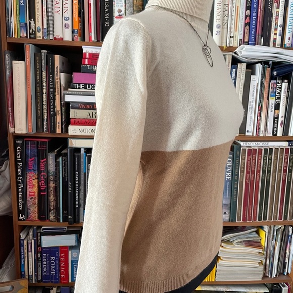 Garnet Hill Mongolian Cashmere Turtleneck Sweater in Ivory & Camel Size XS (2-4) - Picture 3 of 14